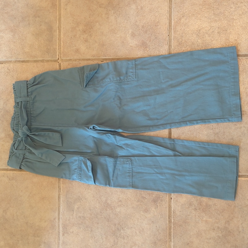 Girls Max Studio cargo pants, size 5/6